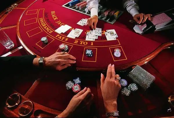 Live Bandar Ceme table with professional dealer and multi-camera view on agen62 slot